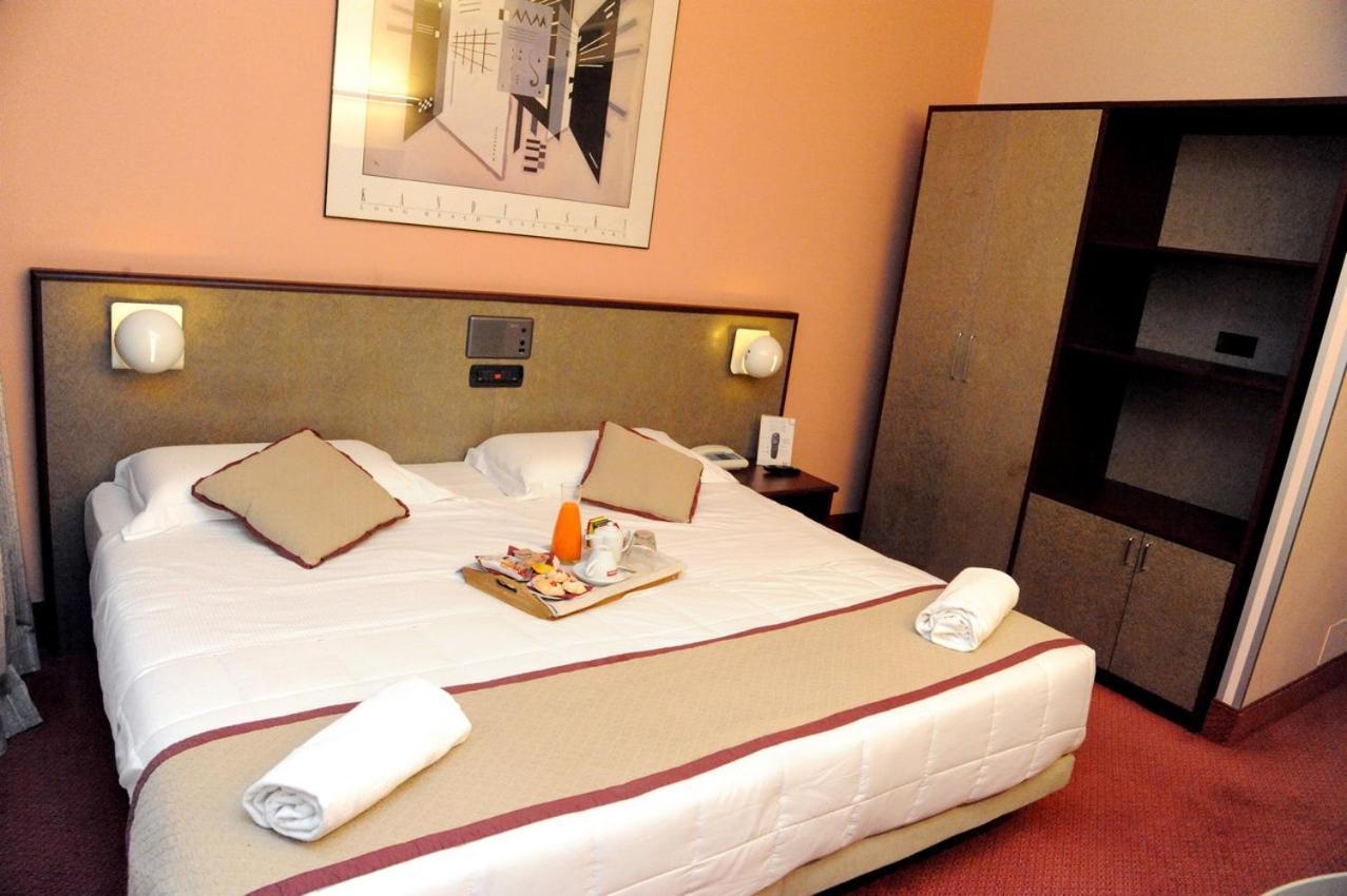 Gotha Hotel Turin Airport Ciriè Exteriör bild