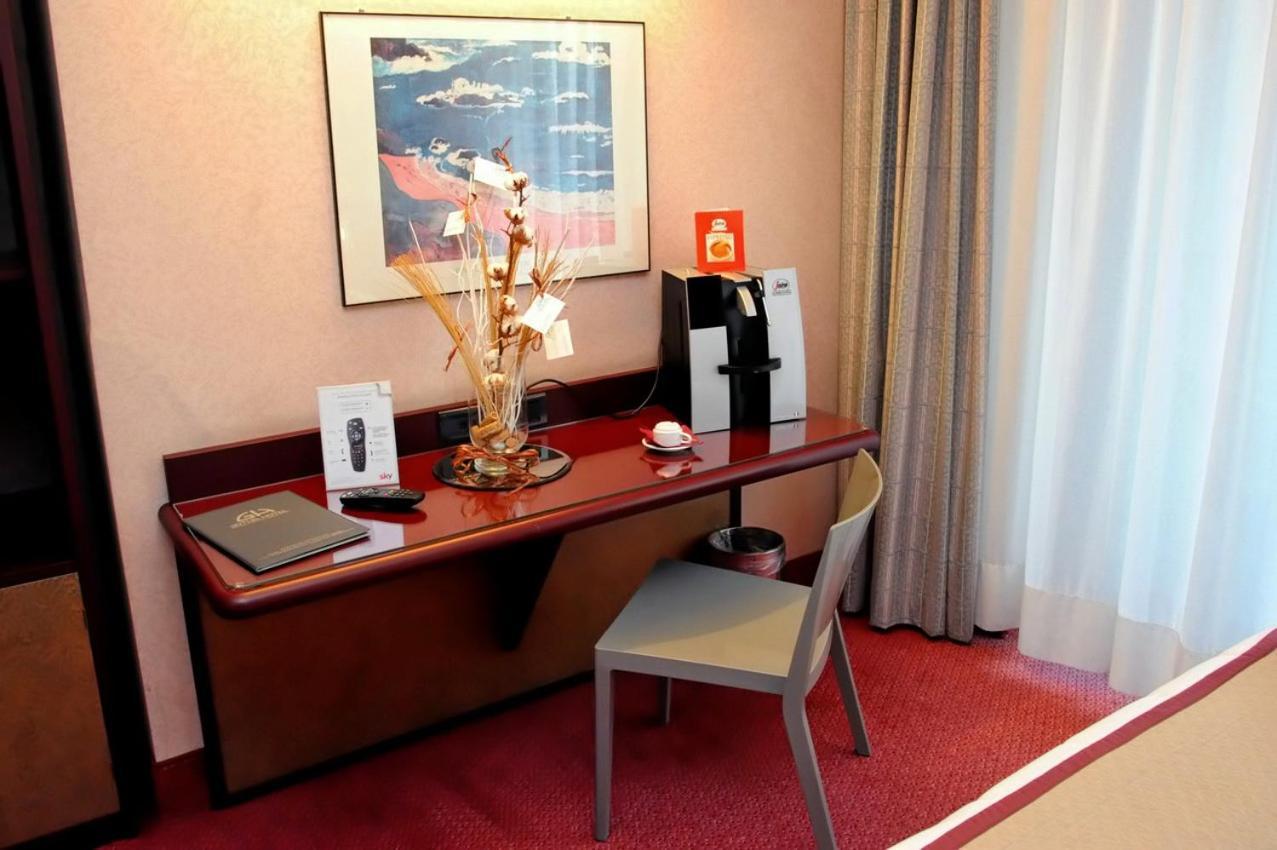 Gotha Hotel Turin Airport Ciriè Exteriör bild